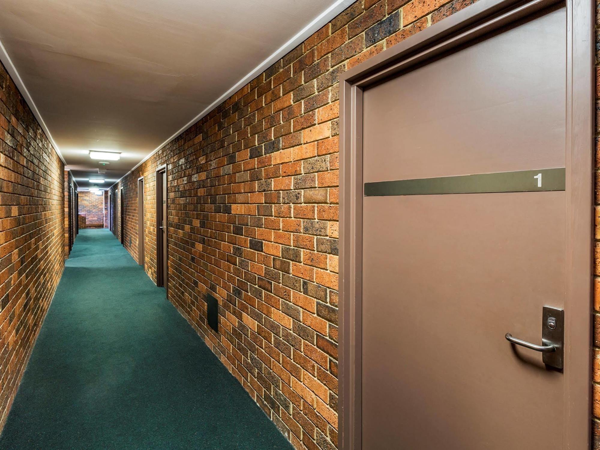 Nightcap At Millers Inn Altona Exterior foto